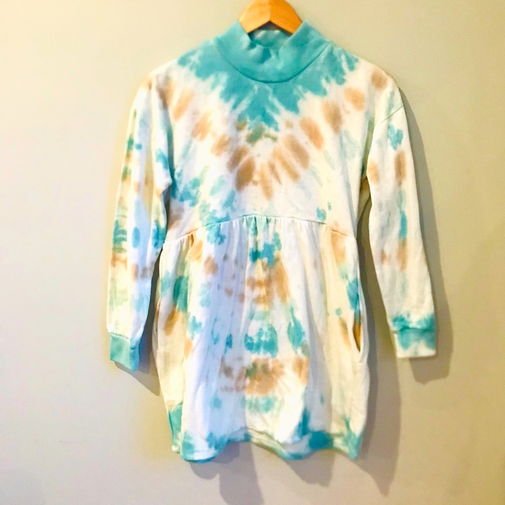 Tie dye sweatshirt dress, cropped style with pocket details. Warm & cozy medium